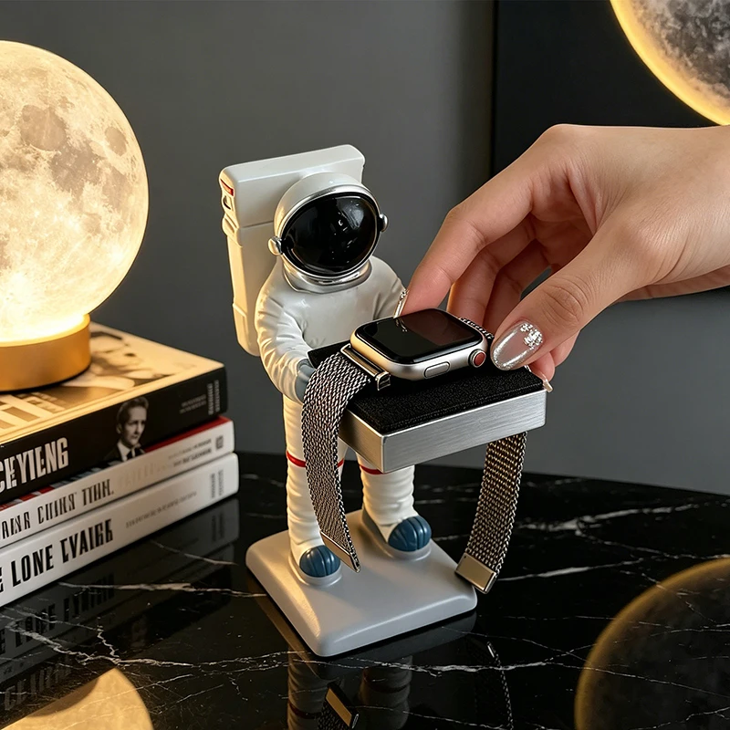 Desk Setup Home Office - حامل ساعة إبداعي على شكل رائد