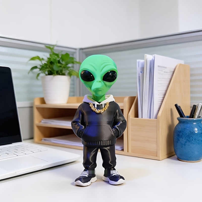Desk Setup Home Office - تمثال كائن فضائي أخضر بتصميم جيب،